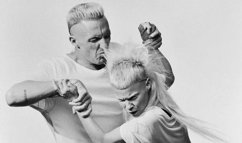 Die antwoord текст. Antwoord группа. группа из юар die antwoord. ниндзя ди антвурд. die antwoord возраст.