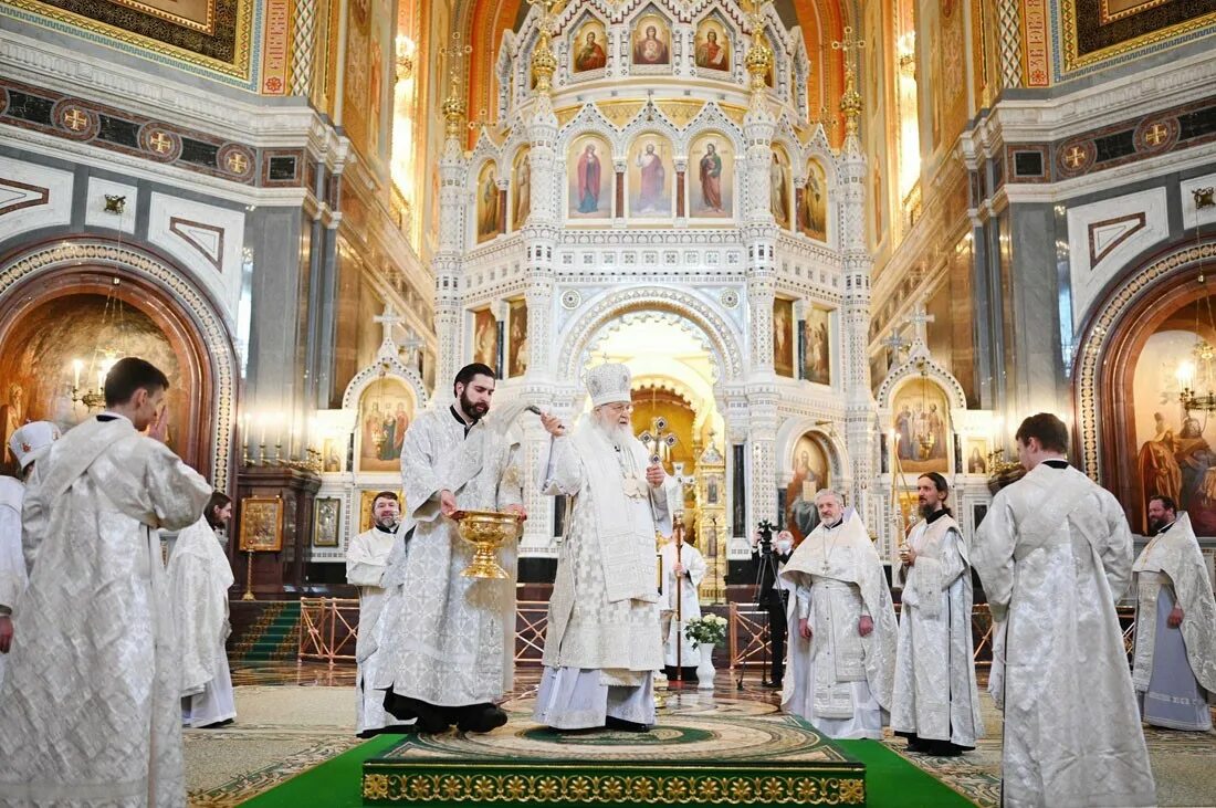 Фото московской недели. Крещенские купания и проспект Генерала Дорохова - Москва