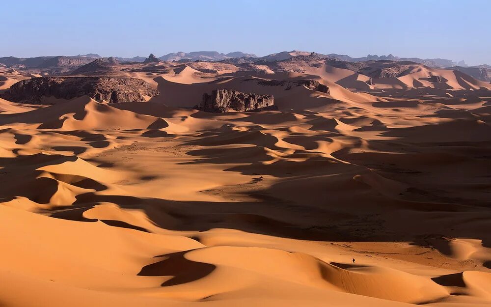 Наибольшая пустыня в мире. Алжир пустыня сахара. Северная Африка сахара. Африка пустыня сахара. Горы пустыни Алжира.