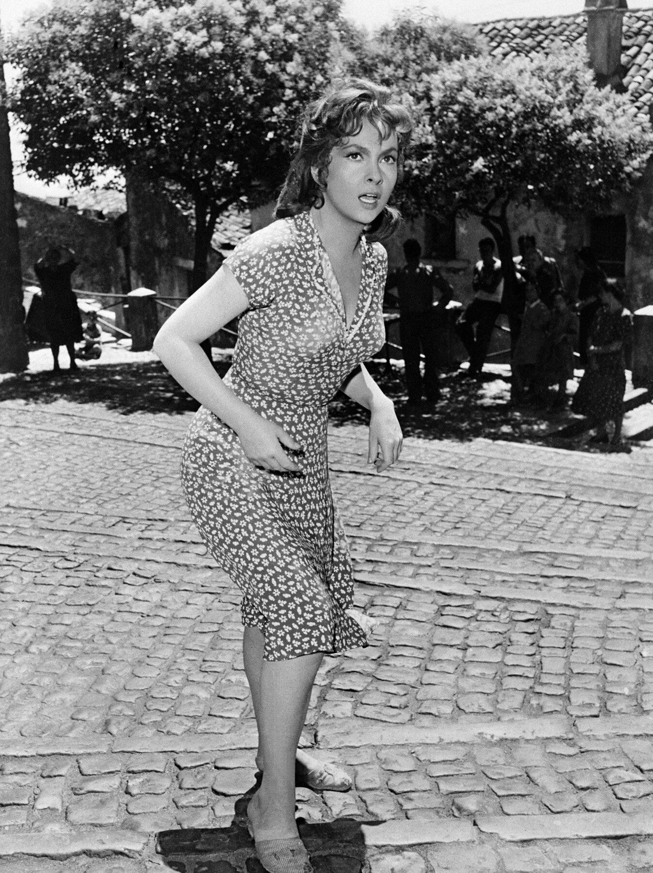 Советские женщины в 40 лет. Советские девушки. Одежда советских женщин. Лиза ларсен в москве 1956. Девушки 1930-х ссср.