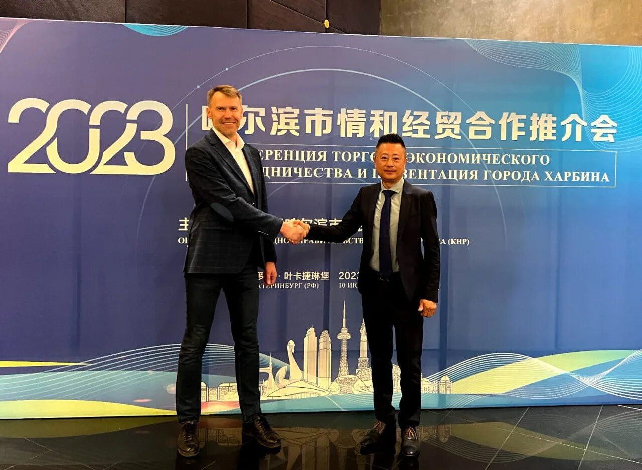 Шалом шанхай екатеринбург. Трасса из китая в россию через казахстан. Екб китай. Трасса москва казань екатеринбург схема прохождения на карте. Посольство китая в екб.