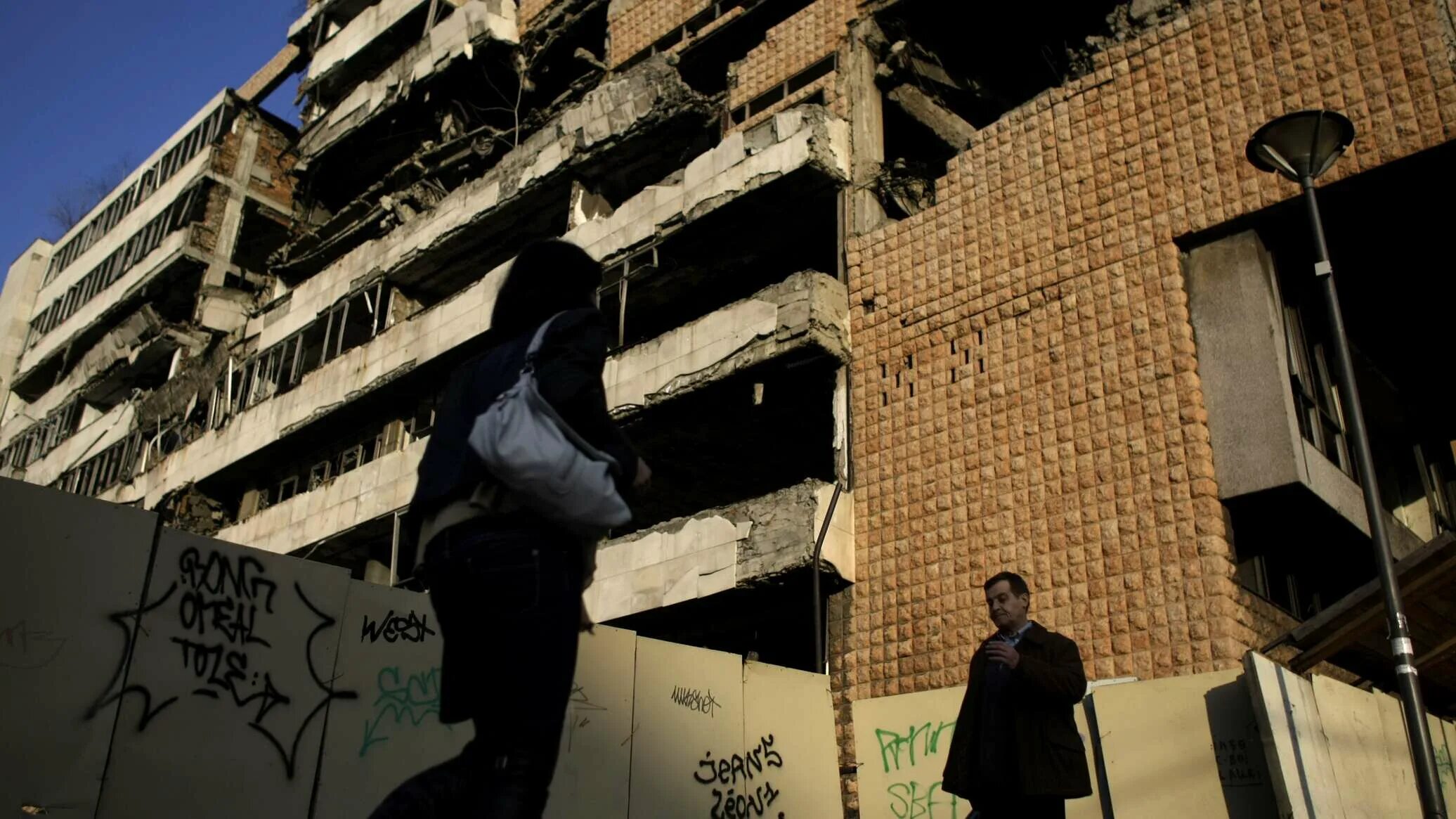 Бомбёжка белграда 1999. Бомбардировка белграда 1999. Бомбардировки югославии 1999. Бомбардировки югославии 1999 белград. Сербия бомбардировки нато 1999 югославия.