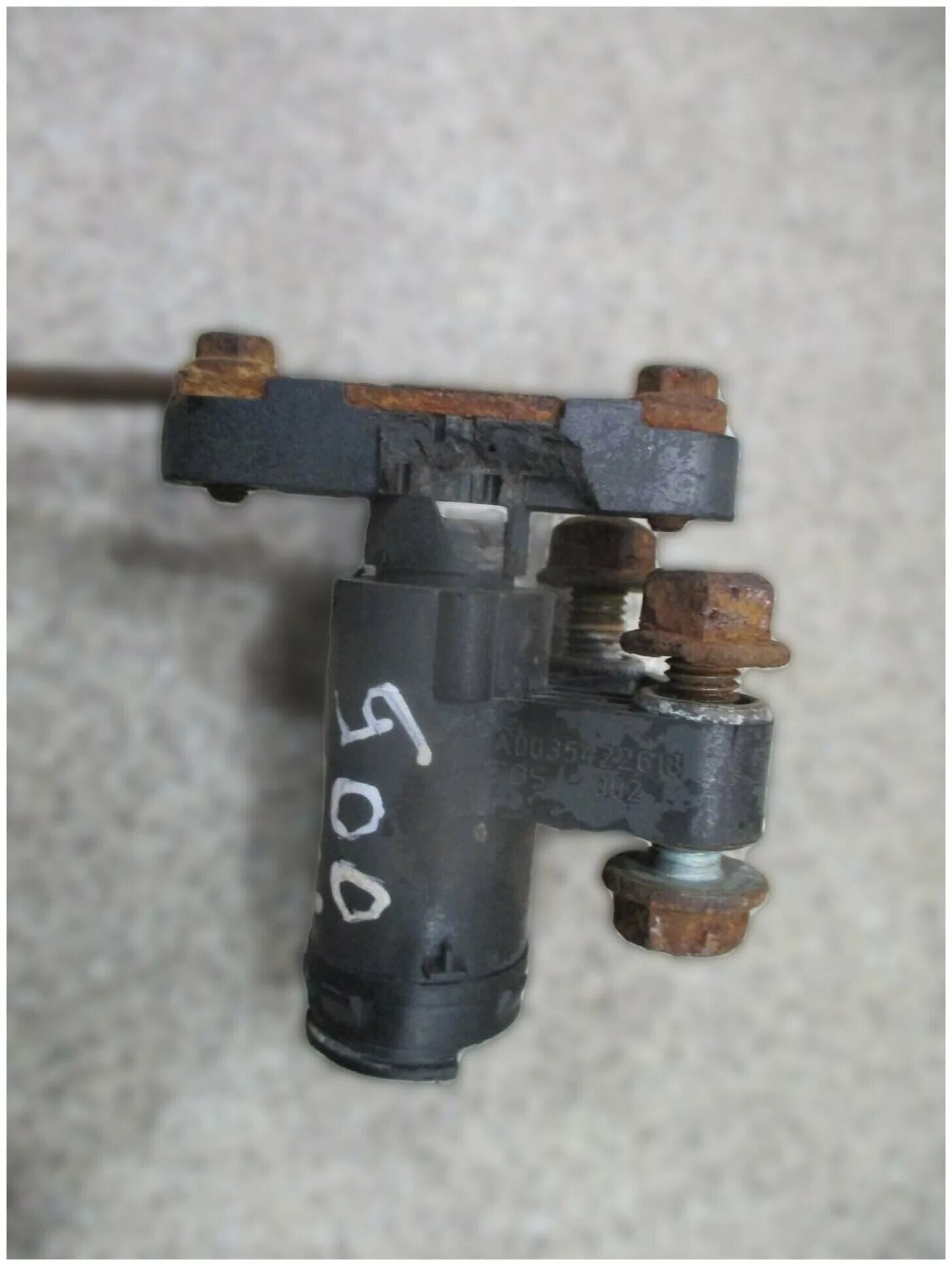 Датчик уровня пола ман f2000 задний. Датчик уровня пола мерседес. Кран уровня пола мерседес атего. Датчик уровня пола мерседес. Датчик уровня пола мерседес.