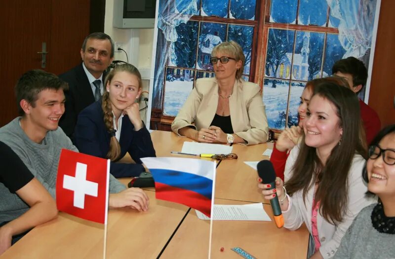 Школа при российском посольстве. Школа при посольстве в кувейте. Школа при посольстве в кувейте. Посольская школа. Посольская школа.