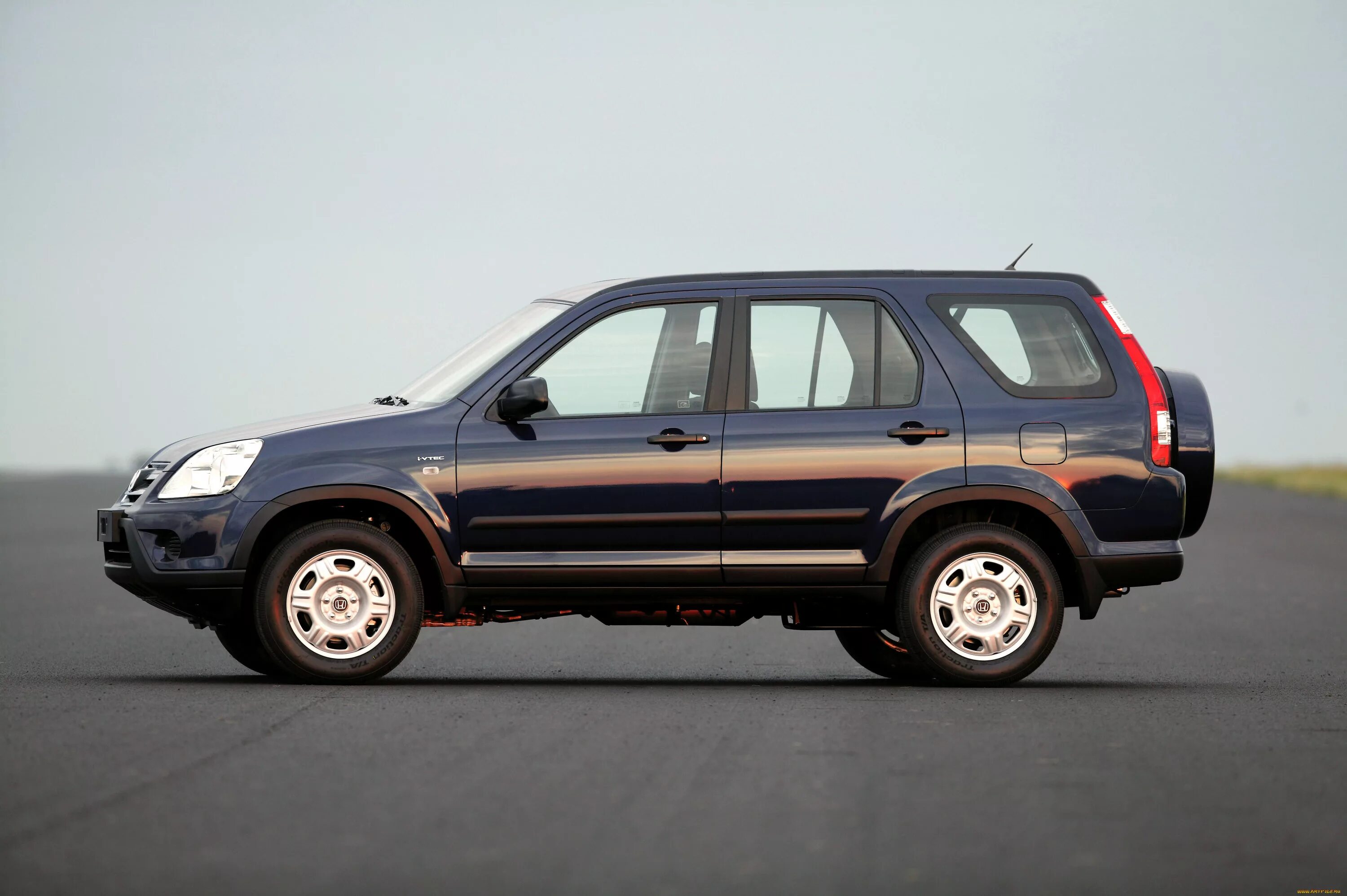 Хонда срв поколения фото. Honda CRV 2 2005. Honda CR-V 2 2006. Honda CR-V 2005-2006. Honda CR-V II 2005.