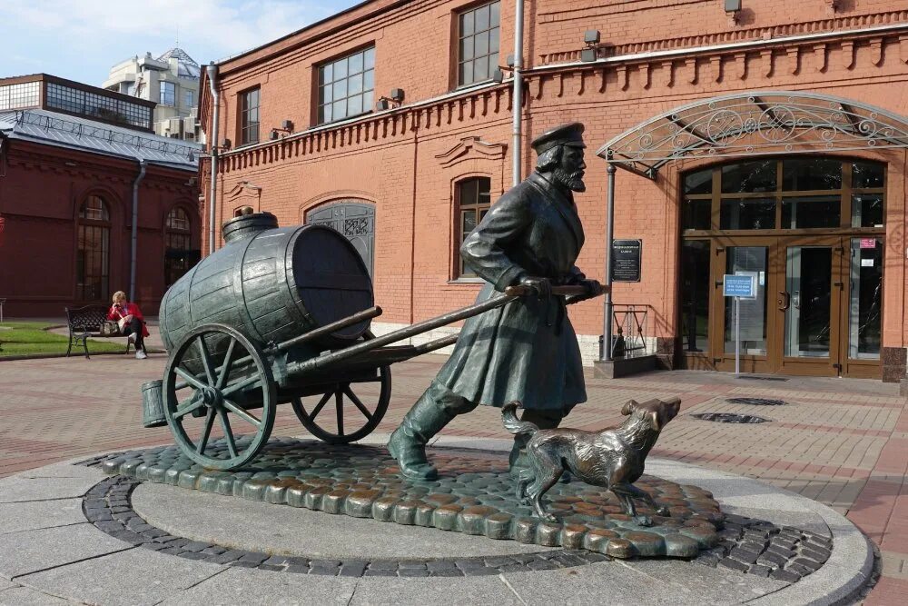 Памятник водовозу в Санкт-Петербурге. Памятник водовозу в Казани. Памятник водовозу в Коломне затопило. Памятник водовозу в коломне