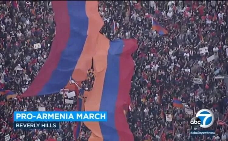 Армяне в лос анджелесе. Митинг армян в лос анджелесе. армяне в калифорнии. крест армян геноцид лос анджелес. шествие армян в калифорнии.