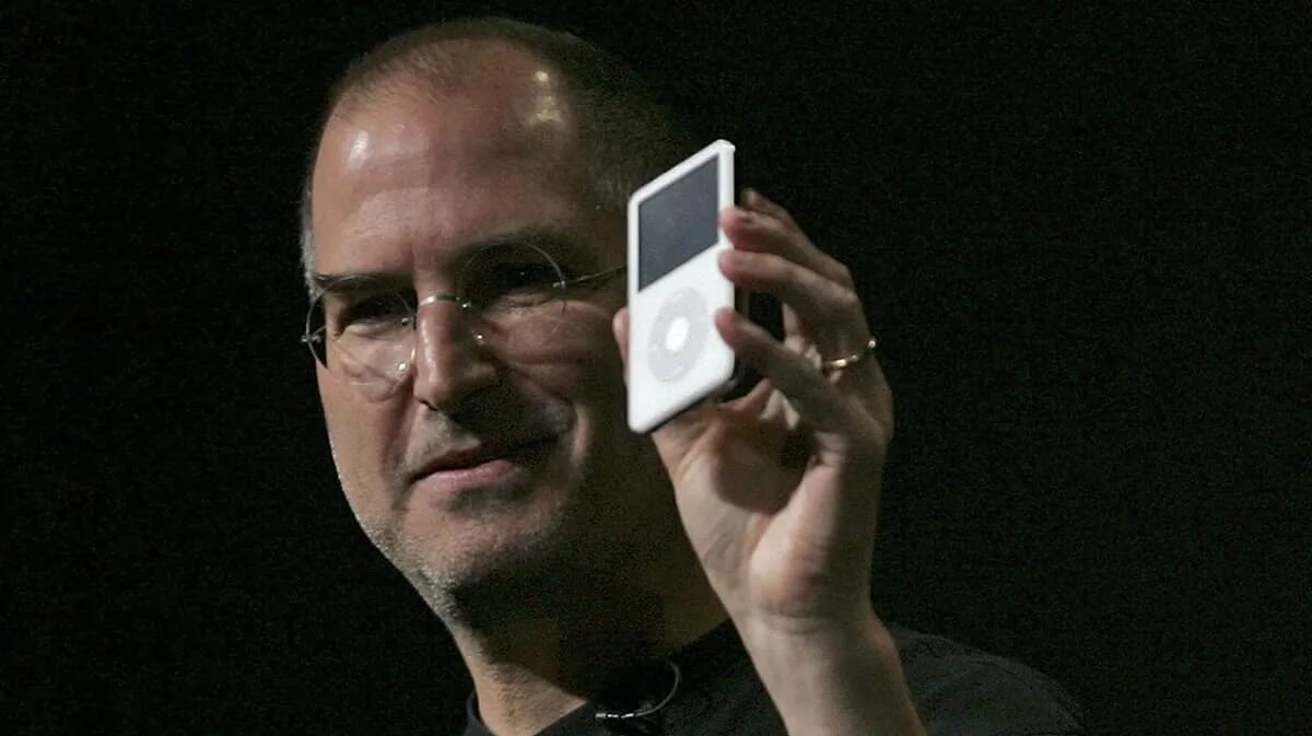 Steve jobs introduces iphone in 2007 speech