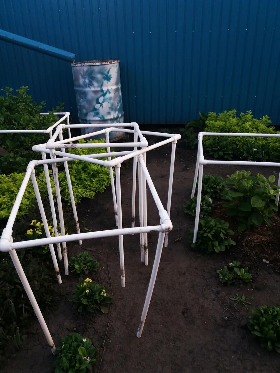 Как сделать из труб для смородины. Кустодержатель пирамида h-150. кустодержатель &quot;кольцо d-60&quot; в пвх сталь труба. кустодержатель &quot;пирамида&quot; (зел. из полипропиленовых труб опора кустодержатель.