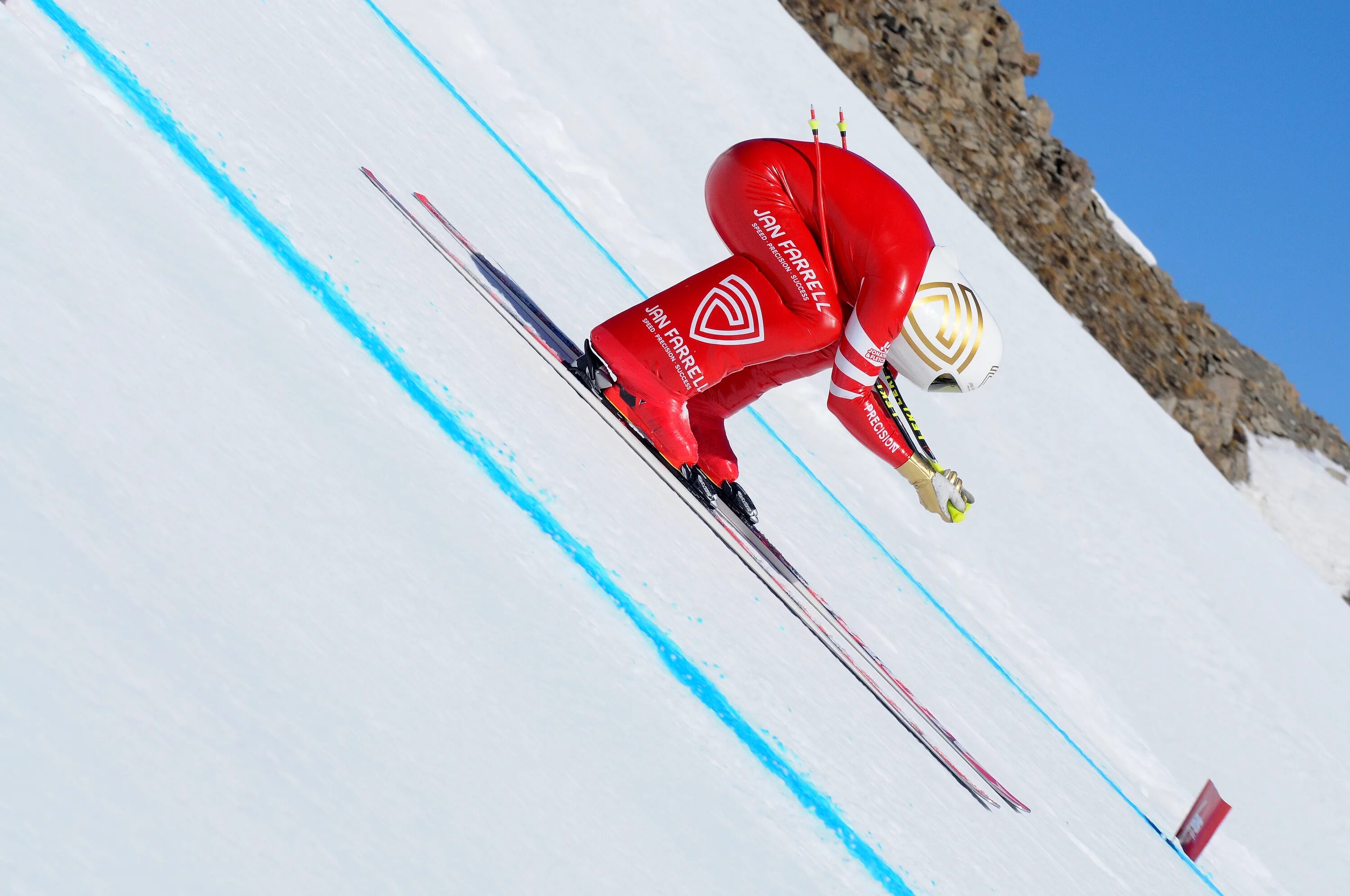 Скоростной спуск на лыжах. Скоростной спуск с горы. Alpine skiing downhill. Стойки скоростного спуска. Слалом горные лыжи.