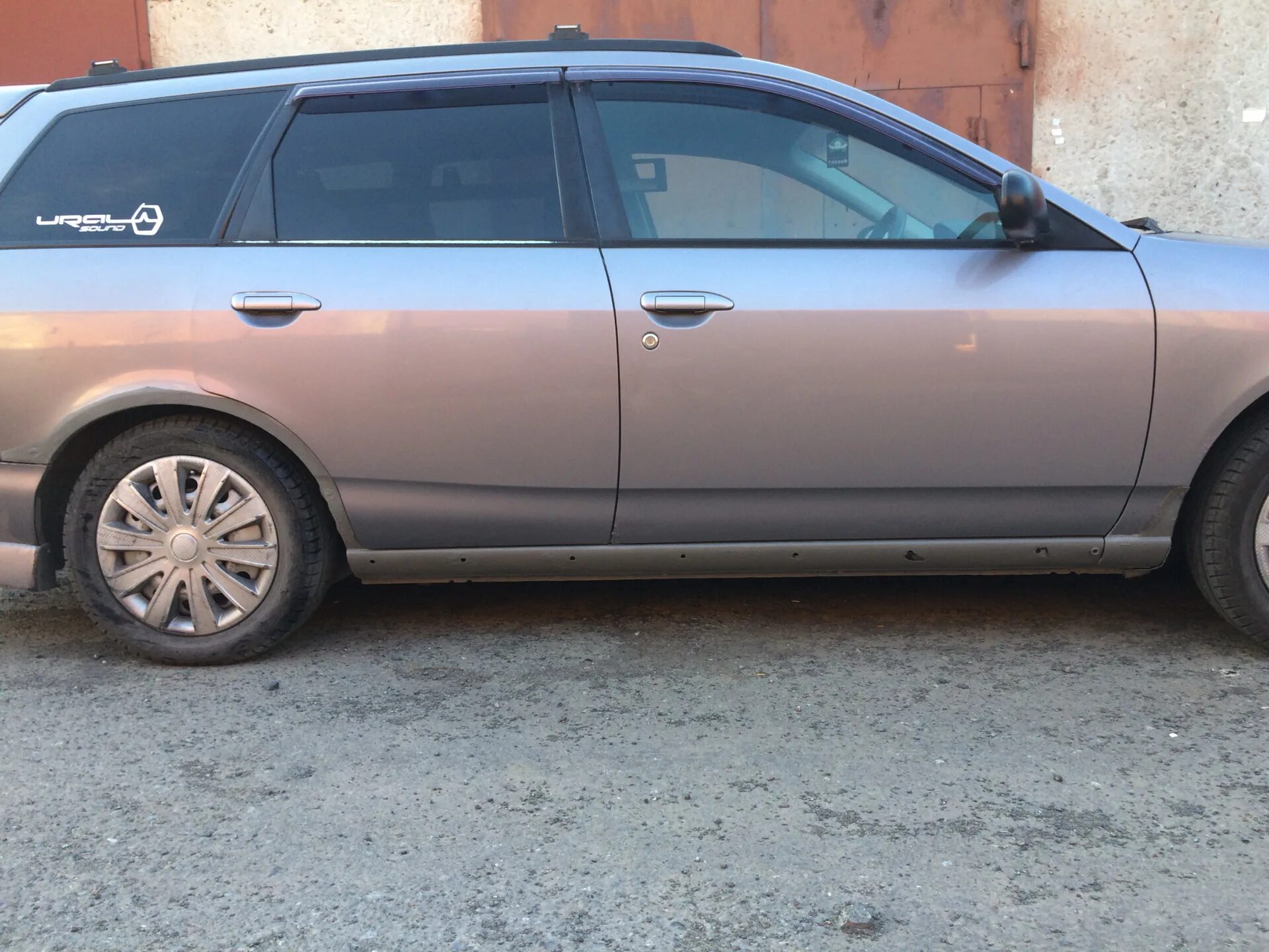 Nissan wingroad y11. Ниссан вингроуд пороги. Пороги на ниссан вингроуд 11. Nissan wingroad y11 2002. Пороги на ниссан вингроуд 11.
