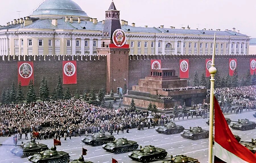 Парад 1985 года в москве. Парад победы 1965 в москве. Парад победы 1980 года на красной площади в москве. Парад победы 1985. Парад победы ссср 1985.