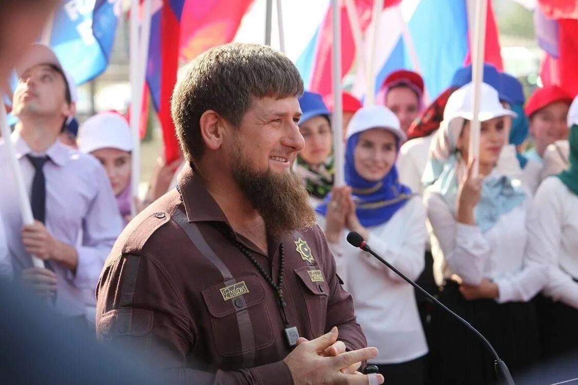 Рамзан Кадыров в школе. Молодежь Чечни. Грозный молодежь. Чеченцы молодежь.