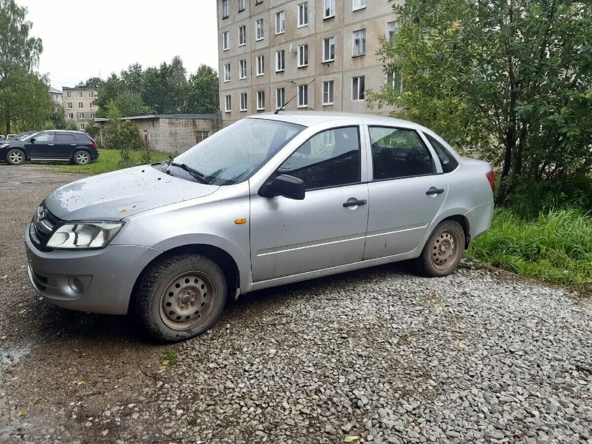 Гранта 2012 года купить. Гранта седан 2012.