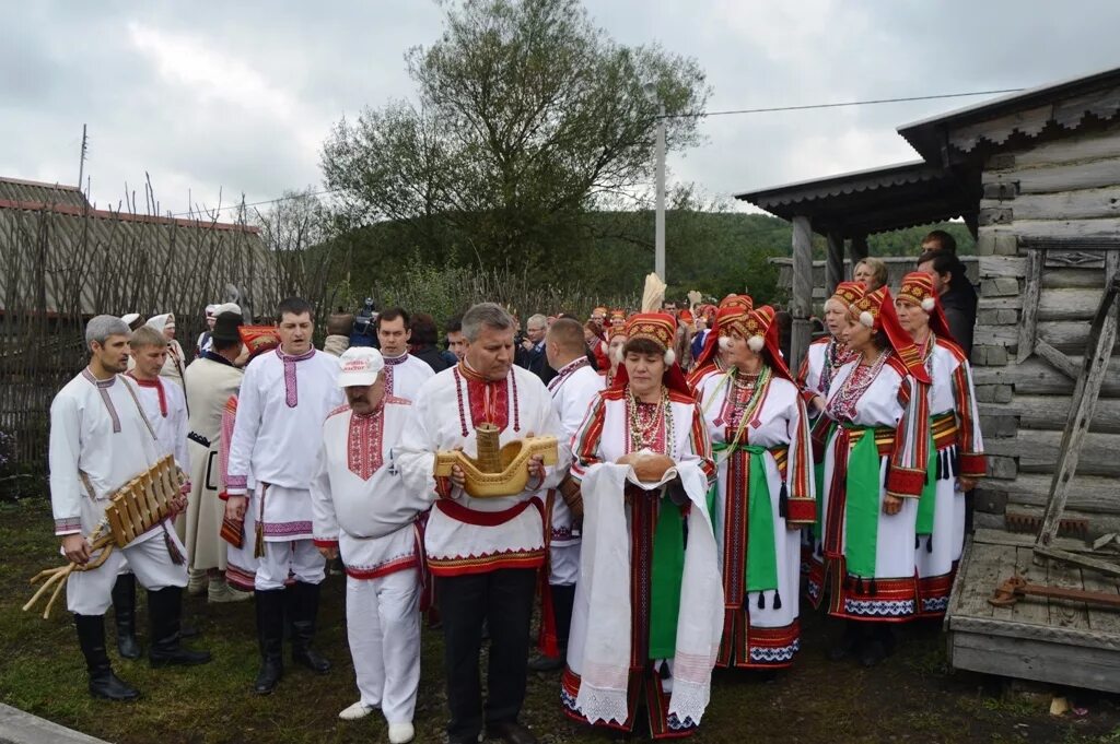 бранчеевка мордовия деревня. эрзянка ансамбль. межрегиональный фестиваль мордовской культуры эрзянь лисьмапря. мордовский фольклорный коллектив «эрзянки». мокшанская свадьба.