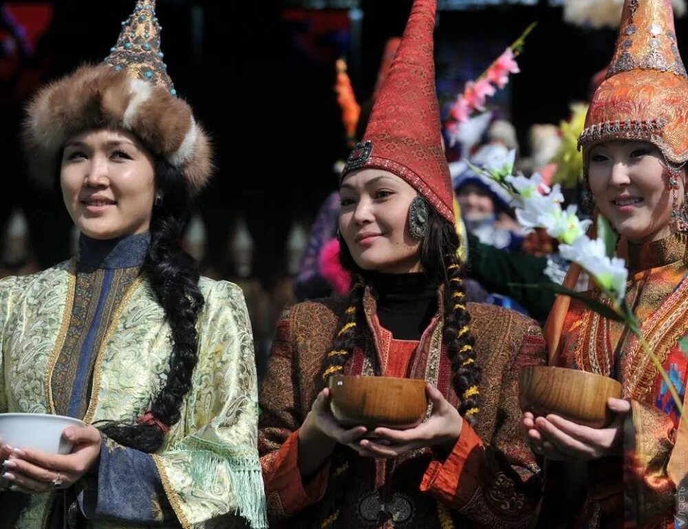Казахи потомки. Традиция шашу. Шашу казахская традиция. Этнические казахи. Национальная одежда северных казахов.