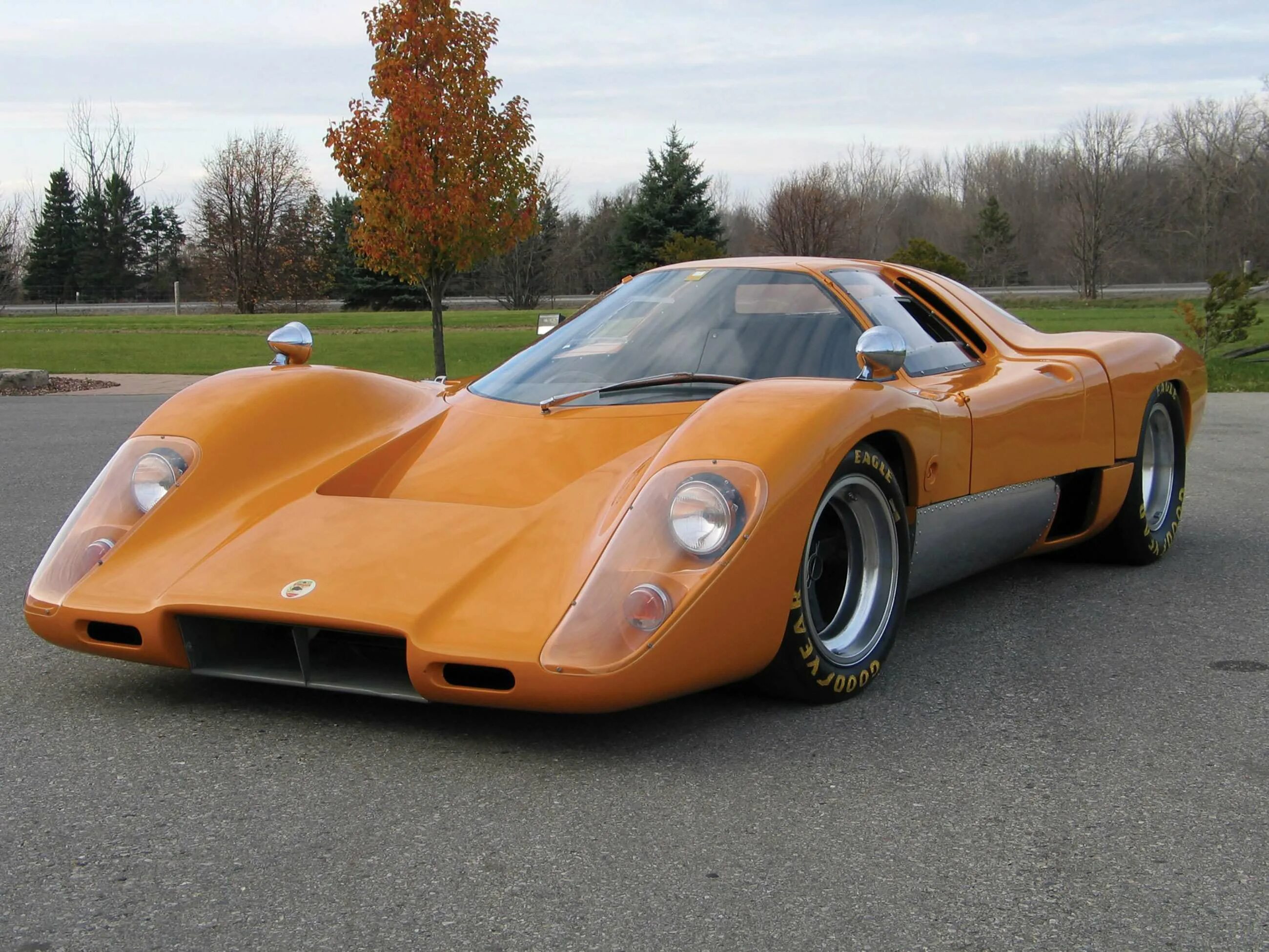 Макларен старый. MCLAREN m6b. Ф1 Макларен 1969. MCLAREN 1990 спорткар. Какая редкая машина