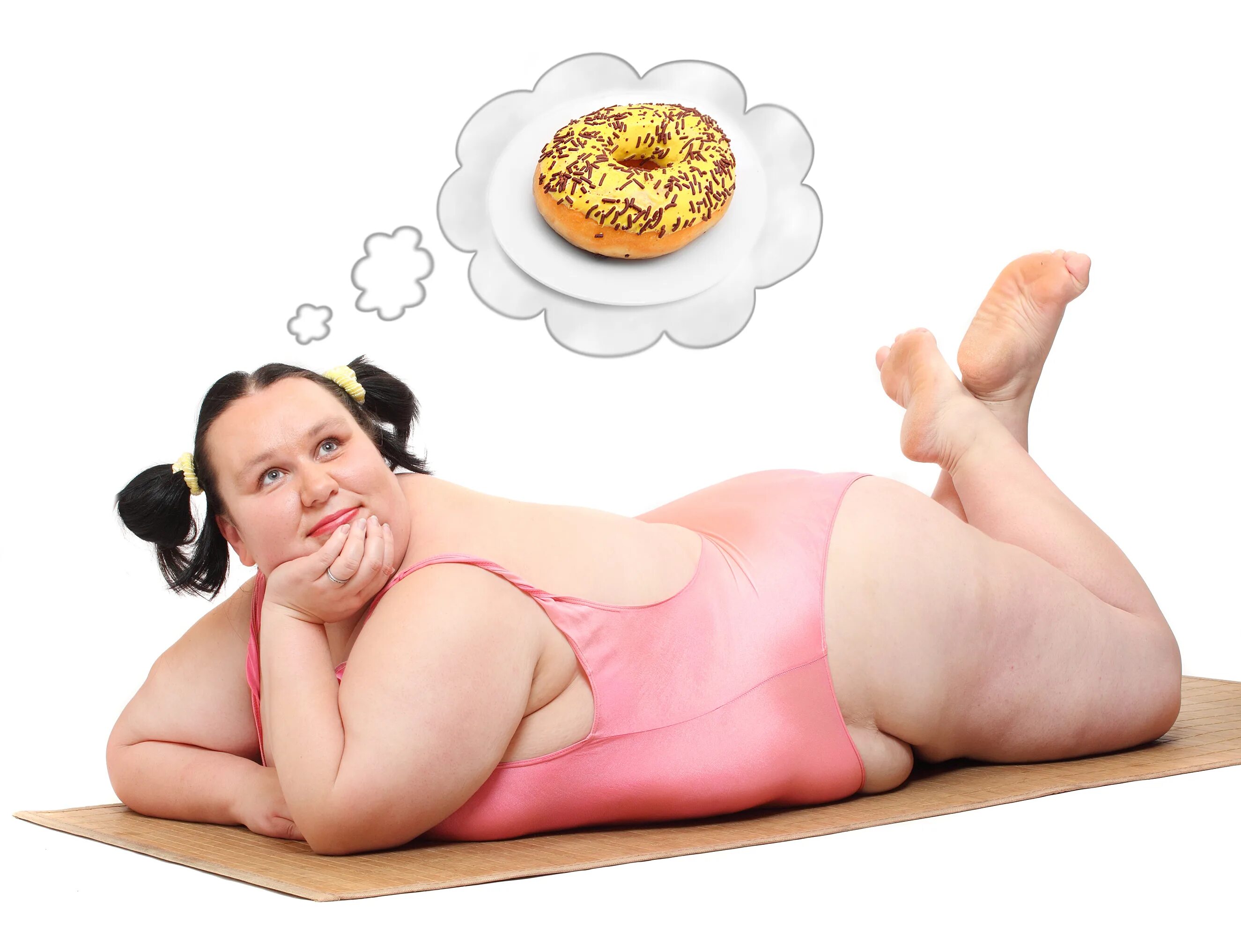 Толстушка с едой. Толстая женщина с едой. Толстая девушка лежит. Ожирение у девушек. Толстая дает мужу