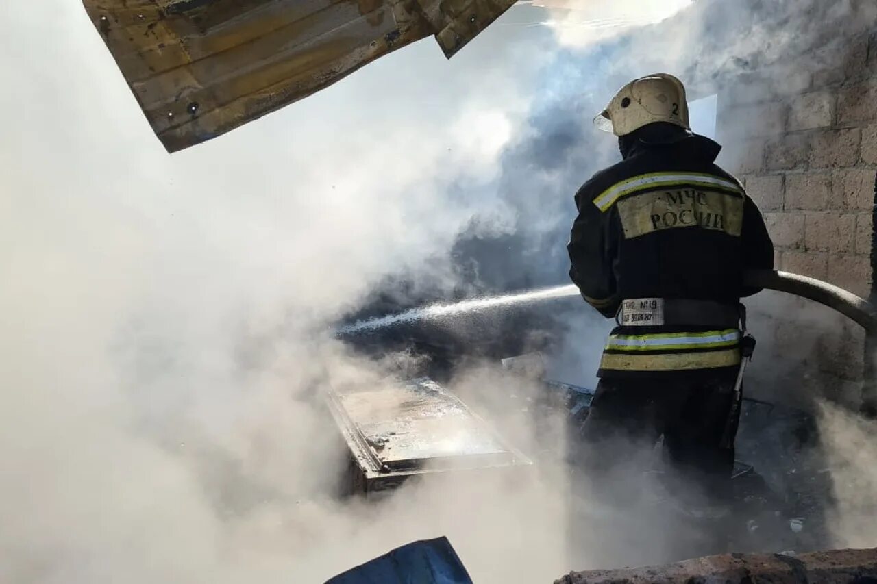 Пожар. Пожары в Волгоградской области. Пожар в Волгограде 2022. Пожар на производстве.