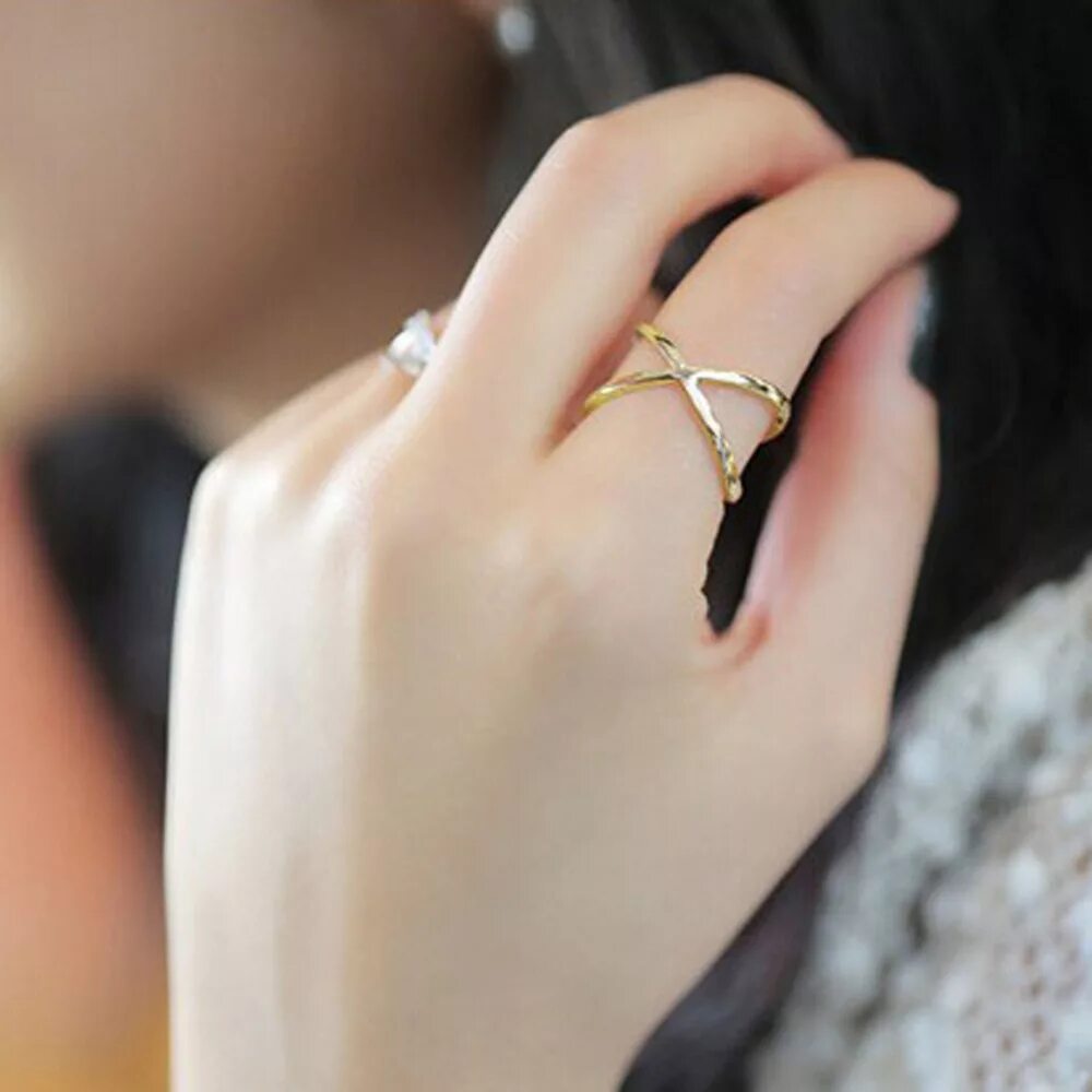 Какое кольцо подруге. Кольцо yashmazoloto ring 895199. кольцо крест-накрест золотое. кольца женские. модные кольца.
