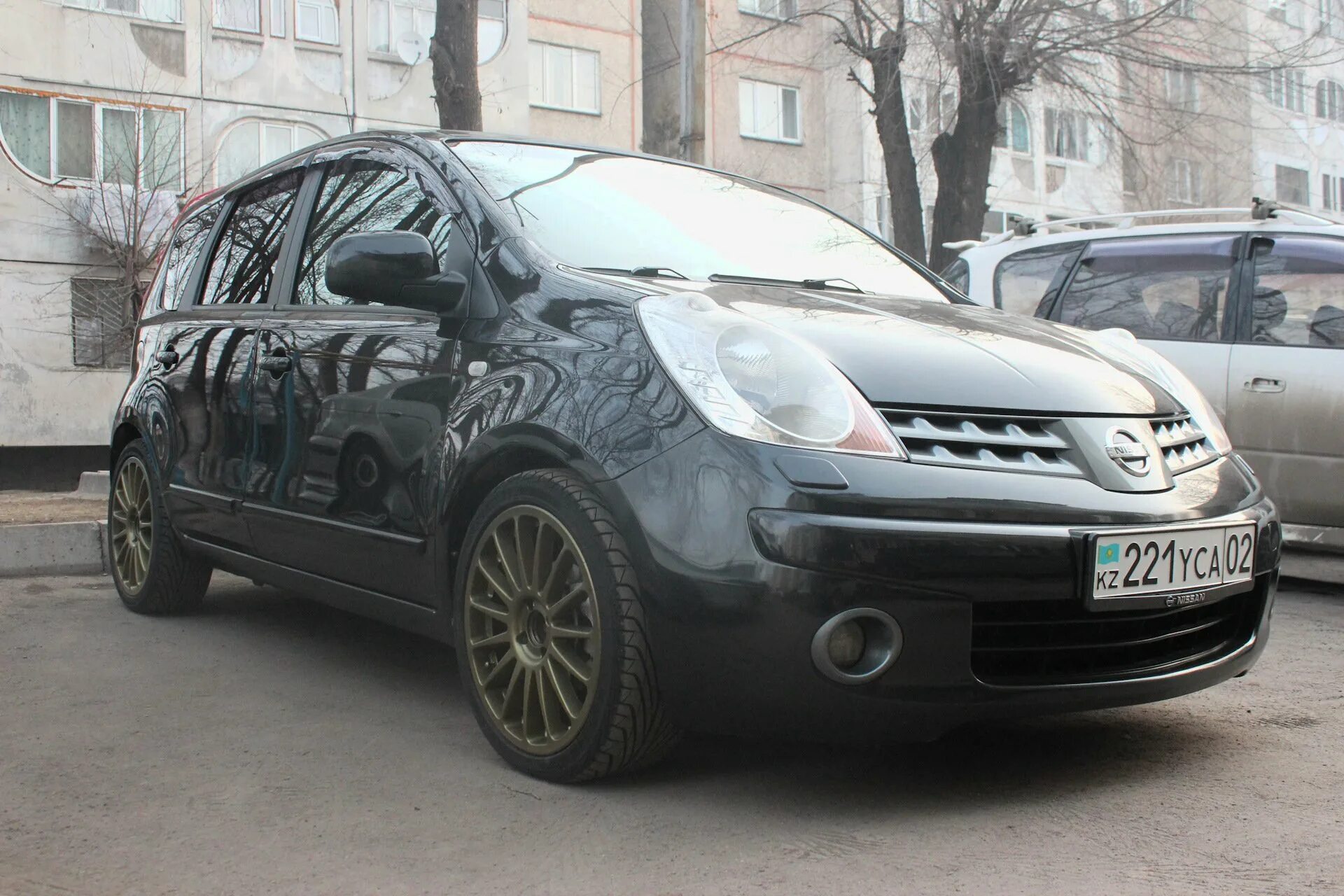 Tuning 2008. Nissan Note 2008 Tuning. Nissan Note 2005 Tuning. Обвес на Ниссан ноут е11. Ниссан ноут е11.