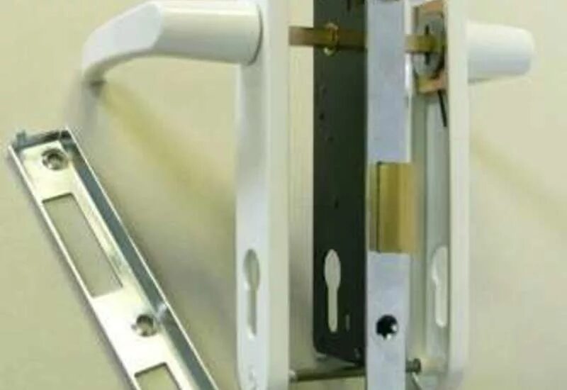 Замок двери пвх входной. Акфа замок. замок для балконной пластиковой двери многозапорный. замок для пластиковой двери 200703993. дверной замок акфа.