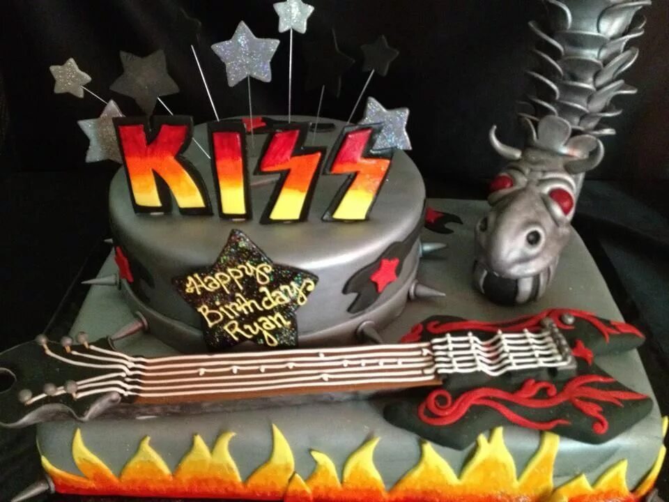 Торт кис кис. Торт с группой Kiss. Тортик рок. Торт в стиле группы Кисс. Торт с рок группами.
