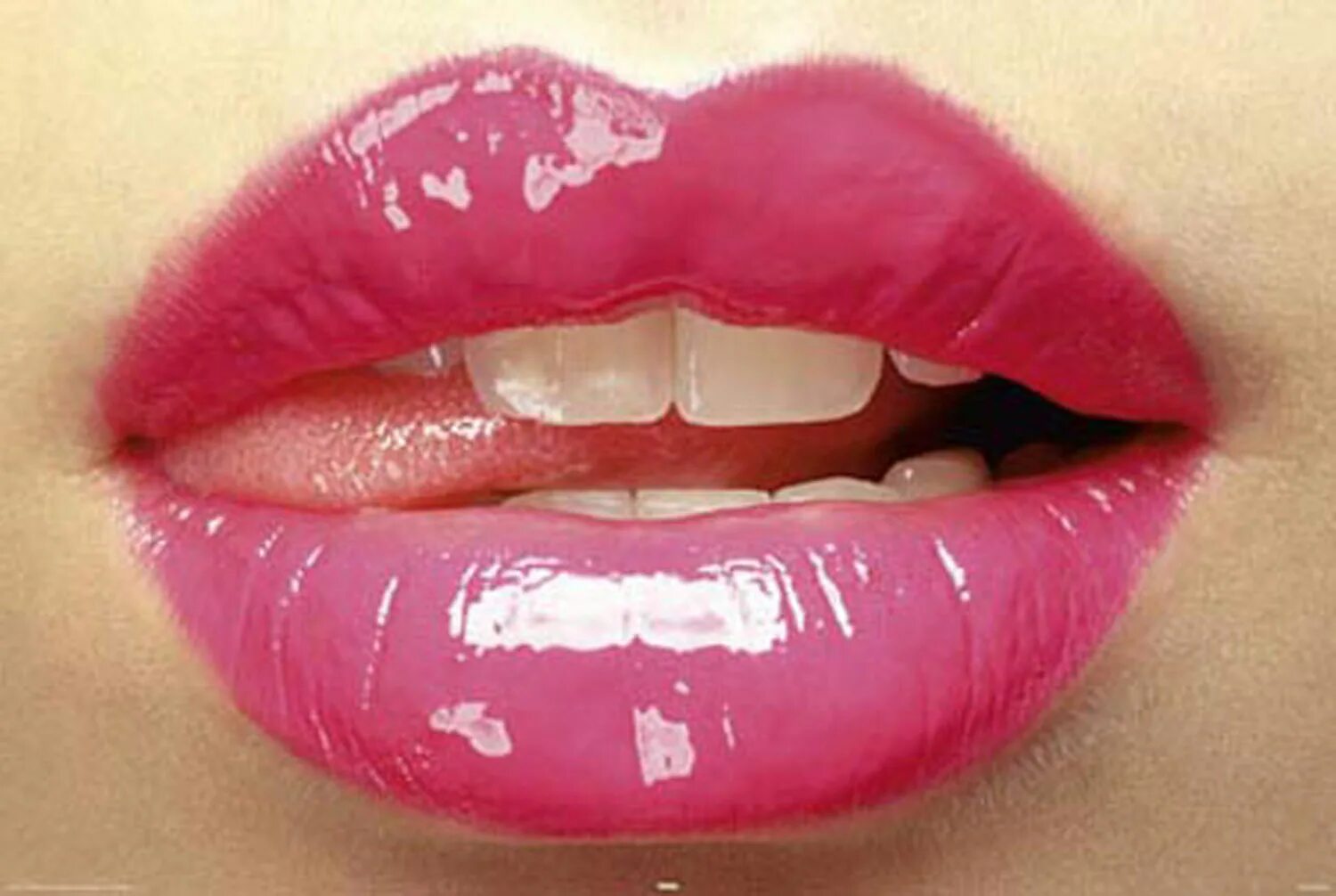 Glossy kiss