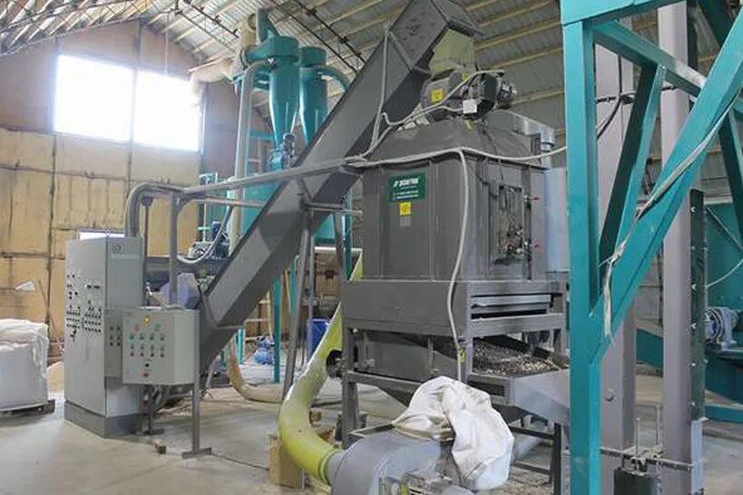 Цвет куриного помета. Технология переработки куриного помета схема. Переработка куриного помета в удобрение оборудование. Оборудование для переработки навоза. Переработка куриного помета.