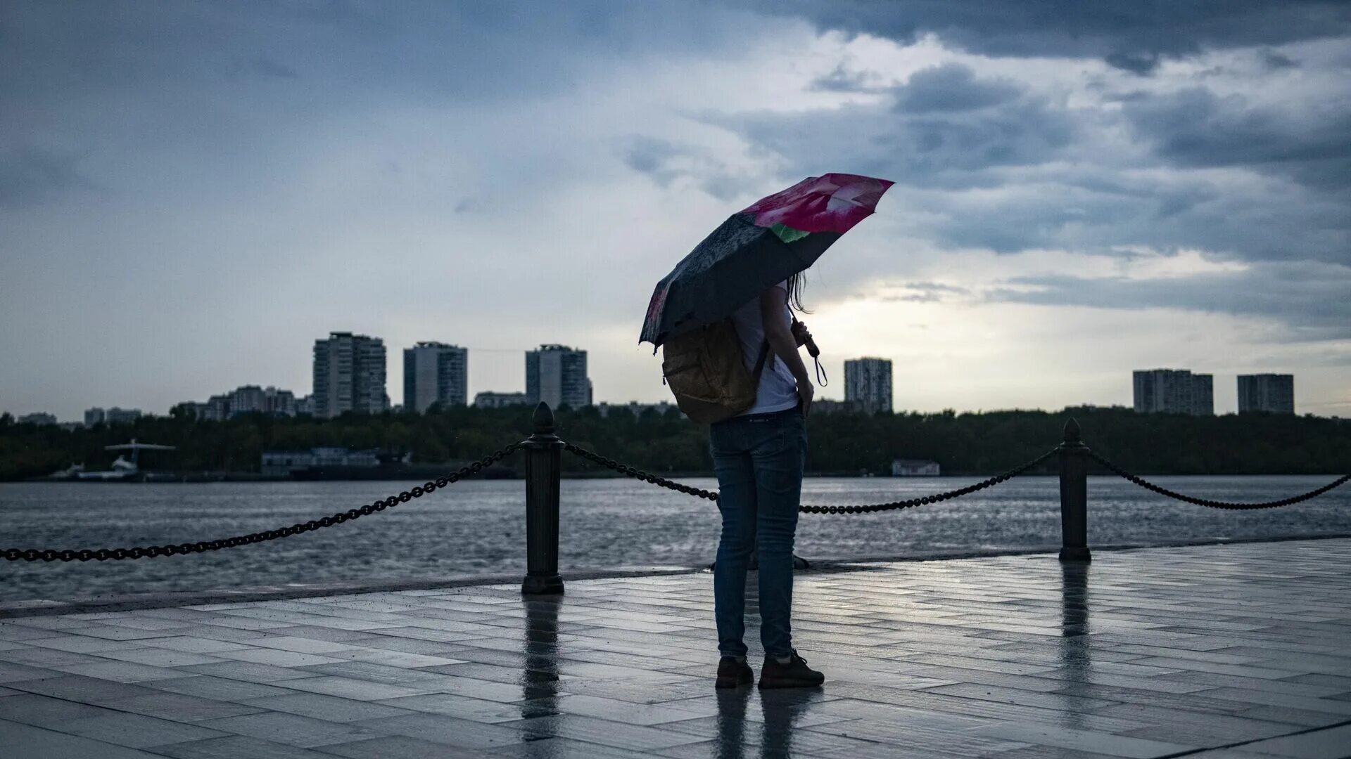 Дождливая москва. Дождь на западе москвы. Дождь в москве. Дождь на западе москвы. Сильная гроза в москве.