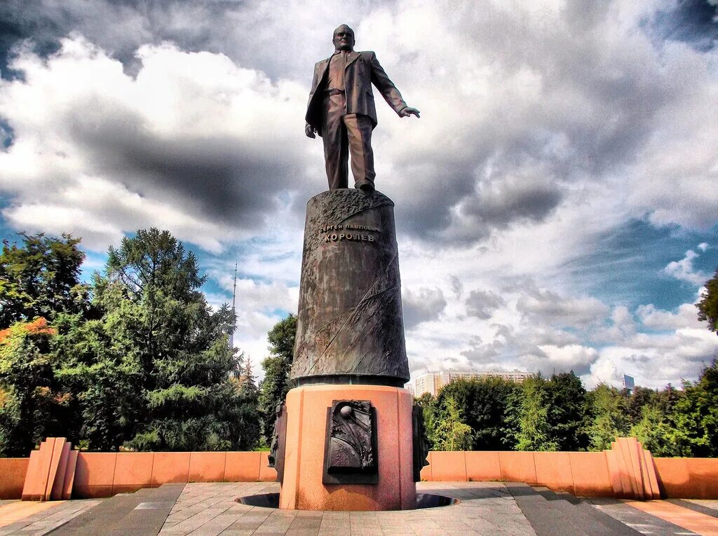 Памятник. Королёв Сергей Павлович памятник. Сергей Королев памятник. Сергей Павлович Королев памятник. Памятник Сергею королеву.