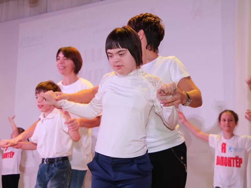 танцетерапия для детей с овз. танцевальная студия для детей. танцетерапия для детей с овз. дети инвалиды танцы. мэрион чейз танцетерапия.