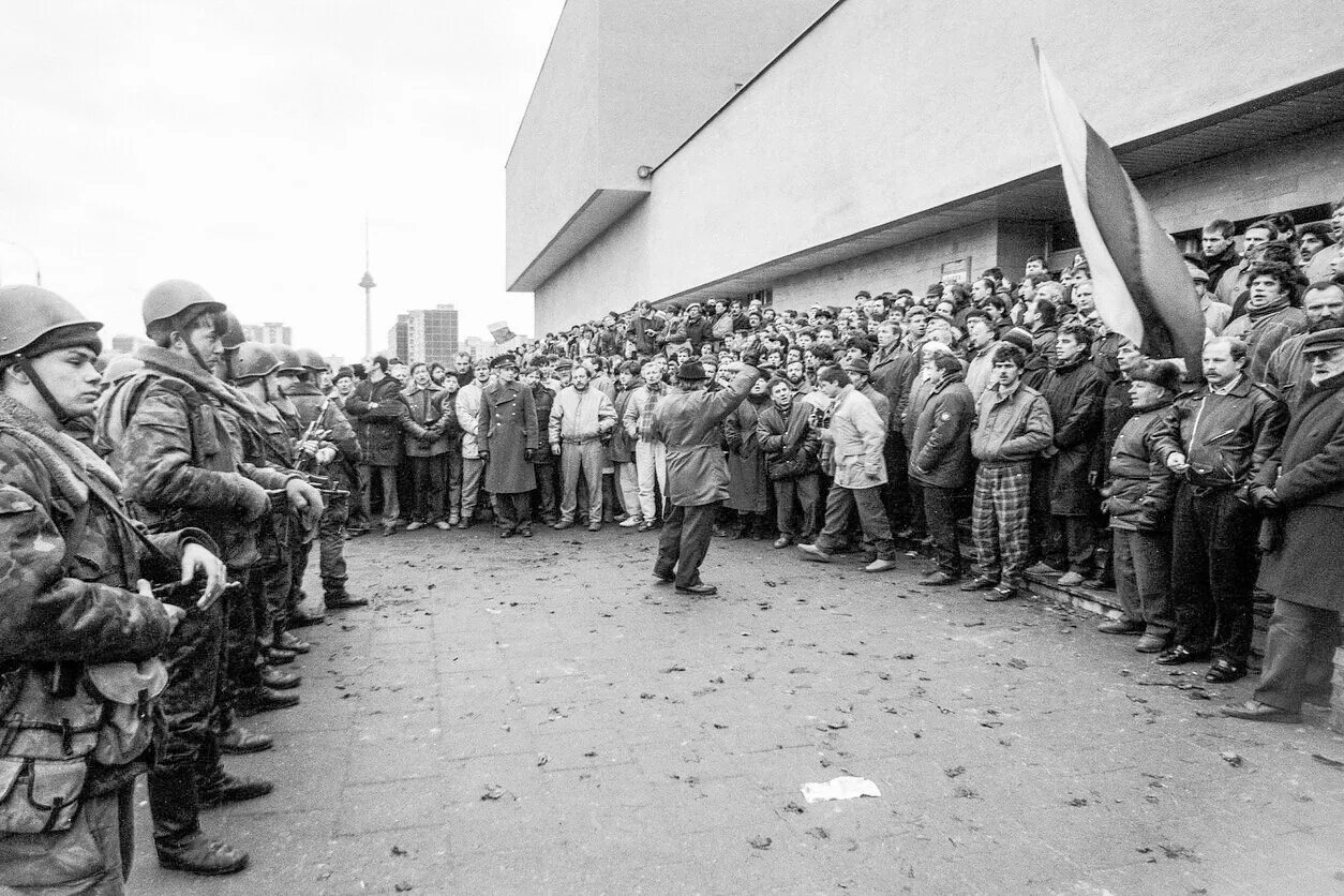 Литва события. Литва штурм 1991. штурм вильнюсского телецентра в январе 1991. литва 1991 год. вильнюс январь 1991.