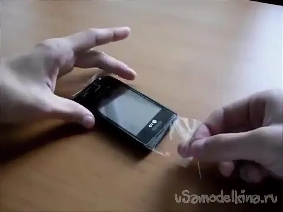 Как наклеить защитную пленку на смартфон самостоятельно. Как наклеить защитную пленку на смартфон самостоятельно