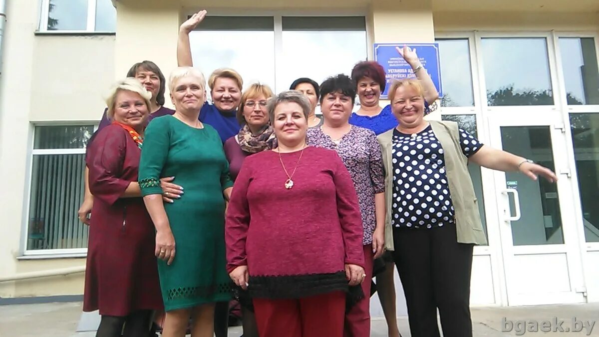 Вечер встречи выпускников 35 лет. Платье для встречи выпускников через 20 лет. Встреча класса. Встреча одноклассников 35 лет. Встреча одноклассников 35 лет.