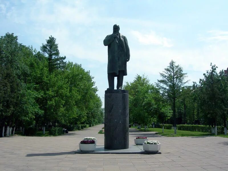 Г жуковский отзывы. Город Жуковский памятник Жуковскому. Площадь Ленина Жуковский. Жуковский города на центральной площади. Памятники культуры города Жуковского.