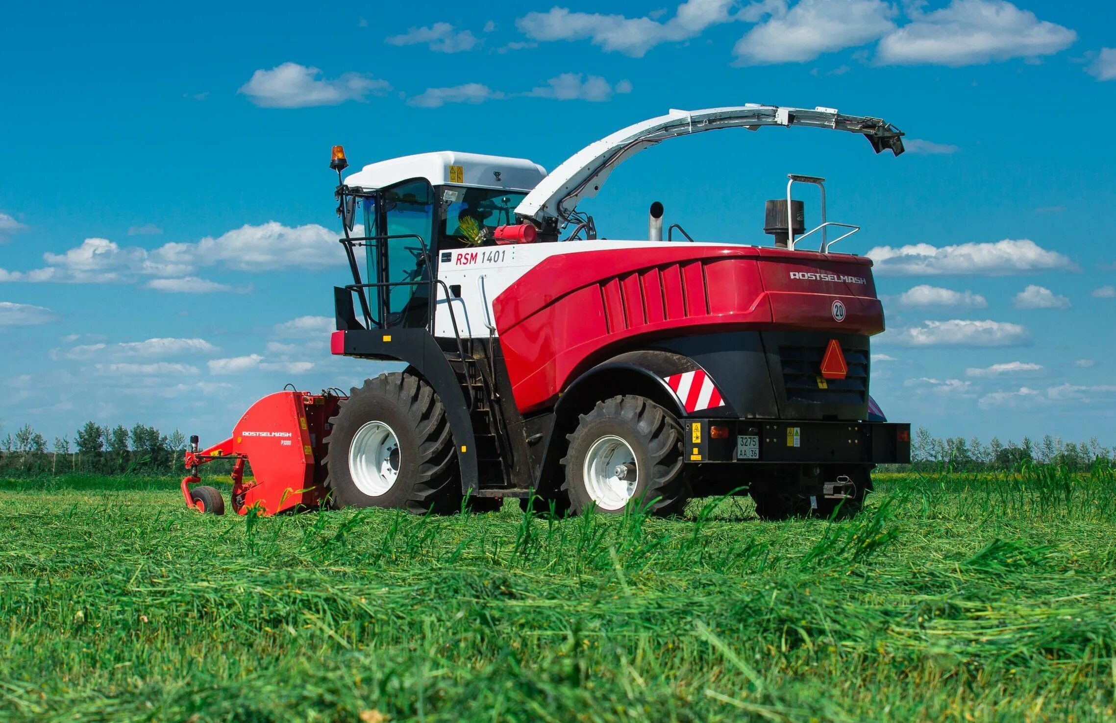 Рсм 161 комбайн. Сельскохозяйственные производители томской области. Кировец к-525 премиум. Сельскохозяйственный трактор ростсельмаш. Зерноуборочный комбайн rsm 161.