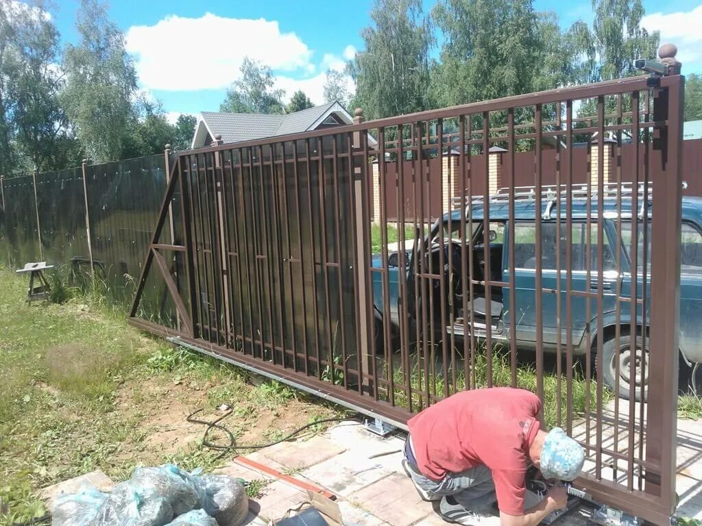 Откатные ворота на дачу своими руками Лёгкий метод монтажа откатных ворот даёт возможность каждому сделать конструкцию