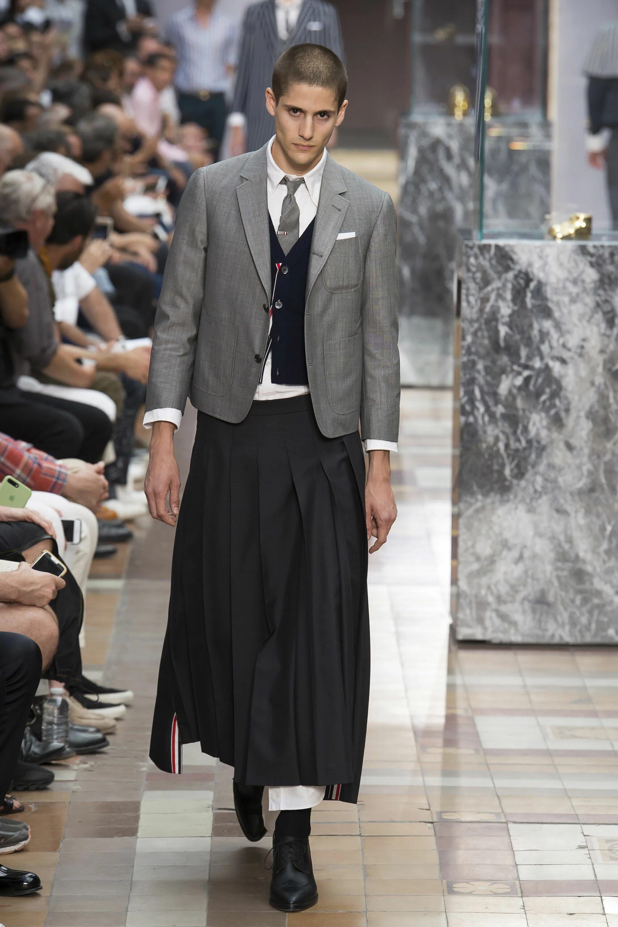 Genderless fashion, Non binary fashion, Man skirt