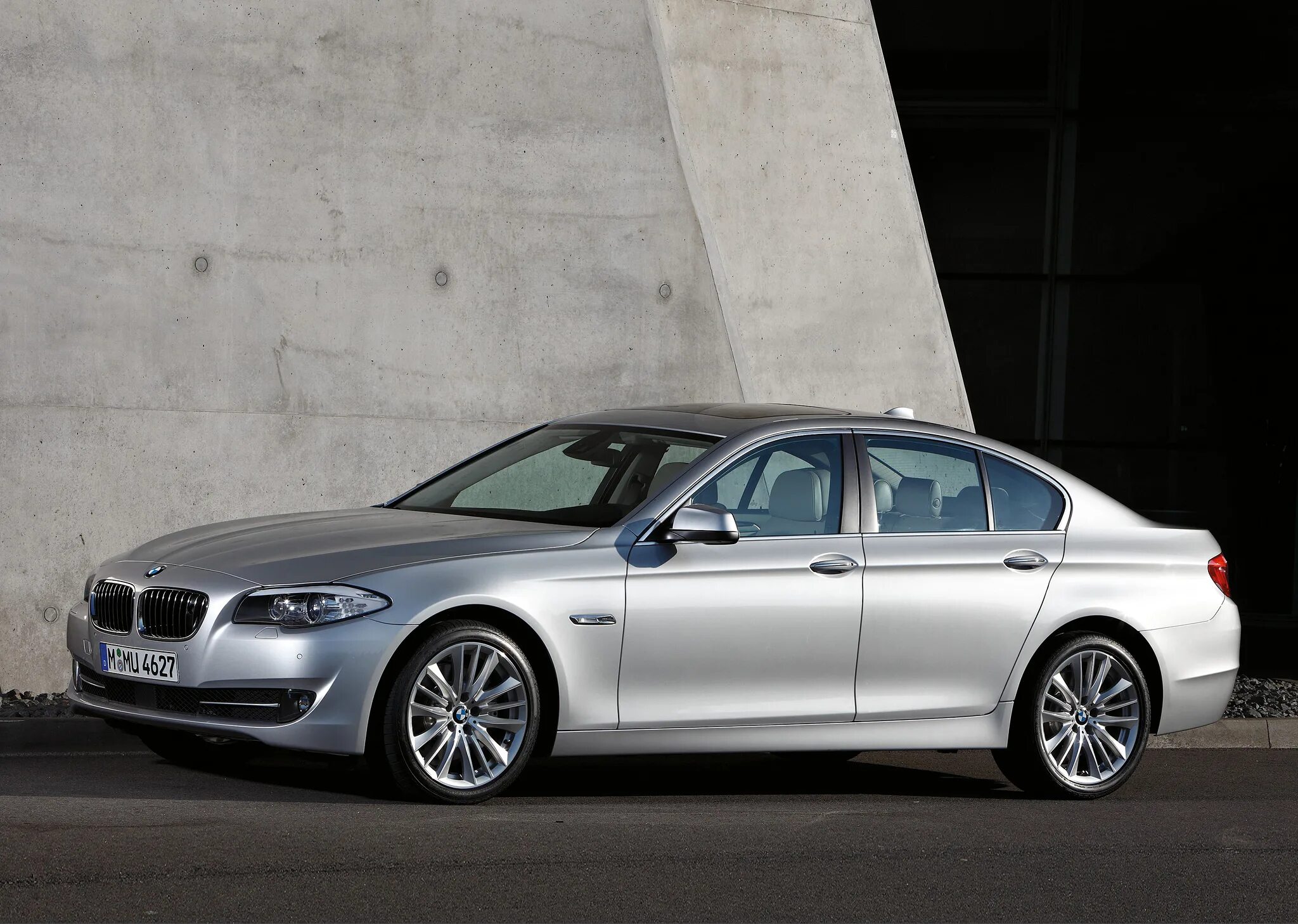 Bmw 5 series f10. BMW 520 f10. BMW 535i. БМВ 535i XDRIVE.