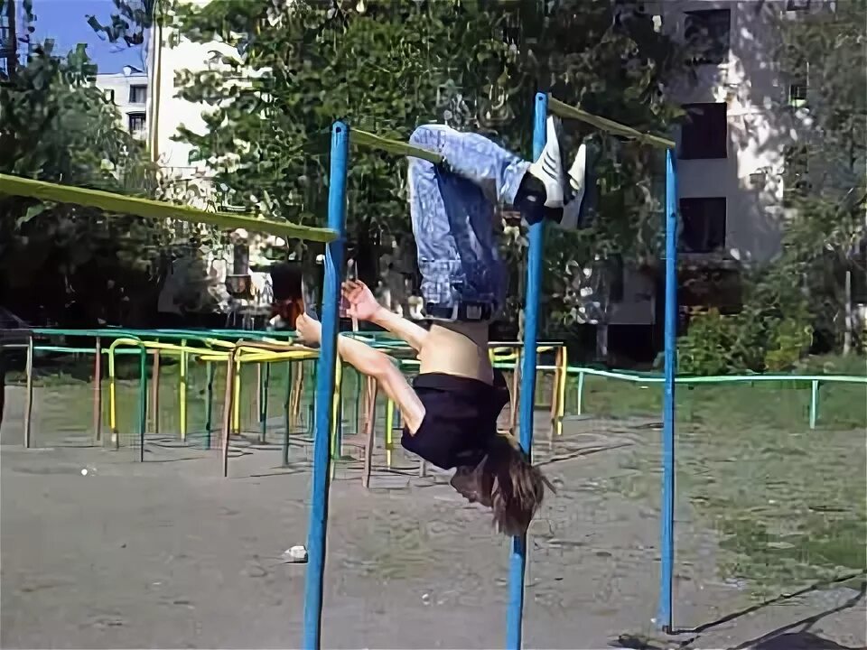 Как научиться трюкам на турнике. Стульчик на турнике. гробик на турнике. топорик на турнике. стул турник.