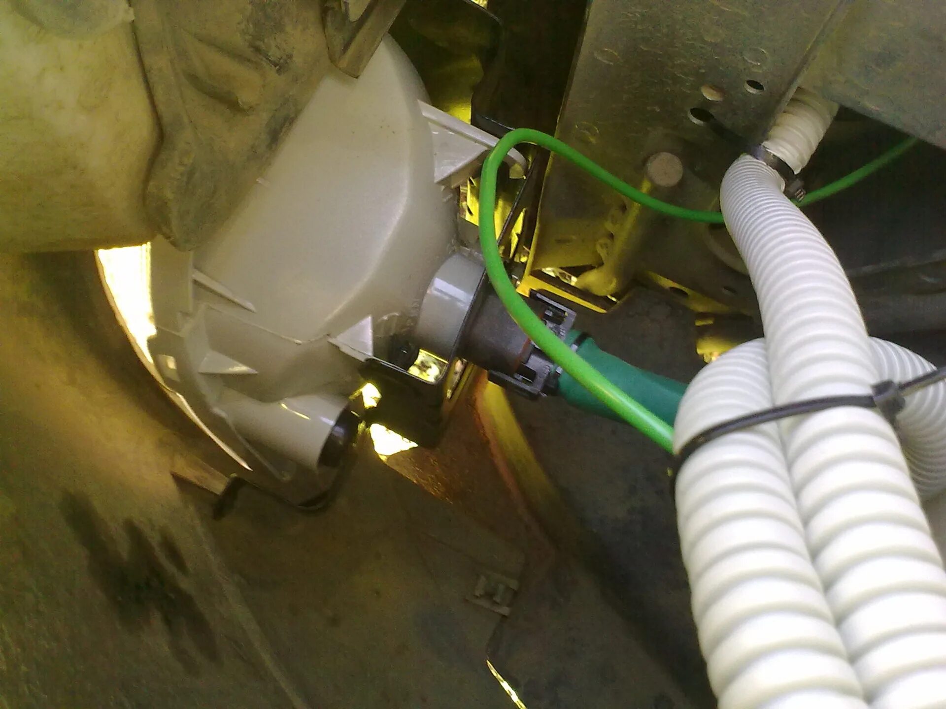 Крепление птф лачетти седан. Установка туманок на лачетти. Установка птф лачетти. Масса фар лачетти хэтчбек. Установка птф лачетти.