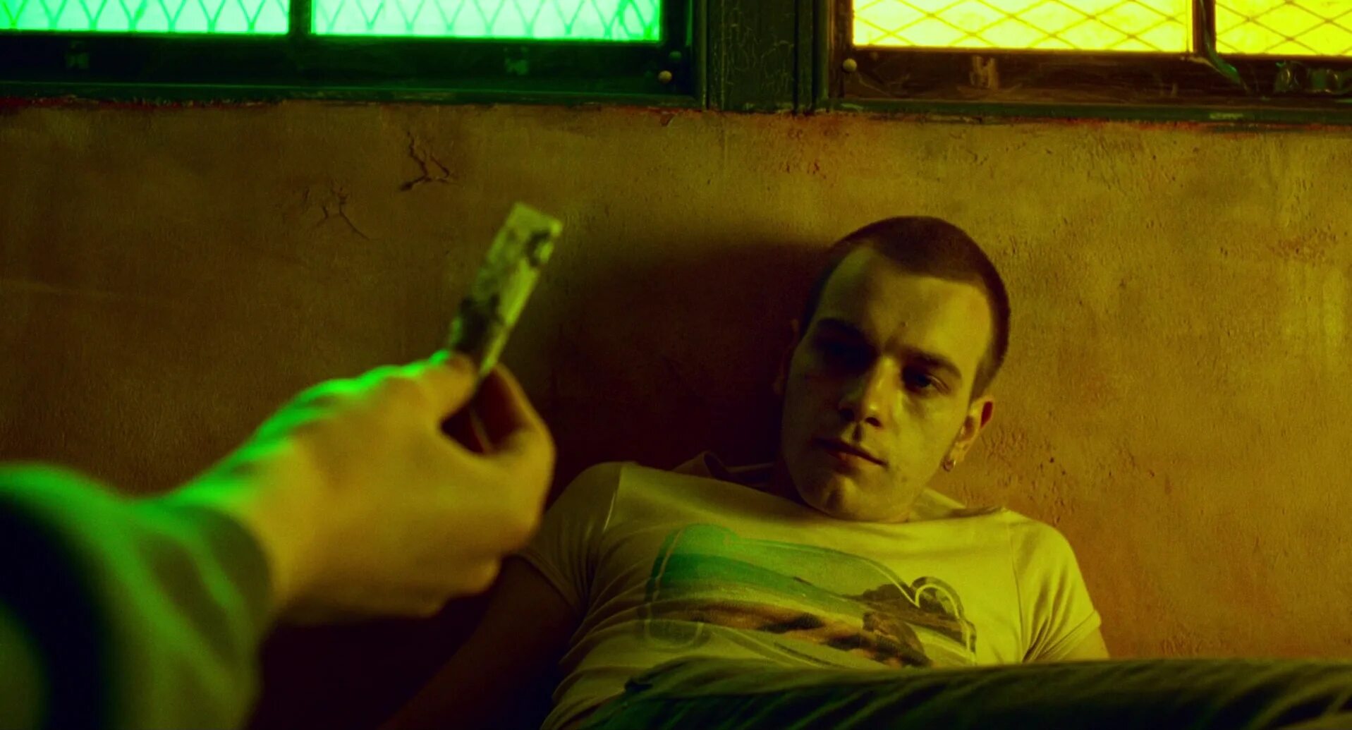 На игле 2 саймон. Трейнспоттинг на игле 2. Т2 трейнспоттинг. Трейнспоттинг на игле 2. Кайфолом трейнспоттинг.