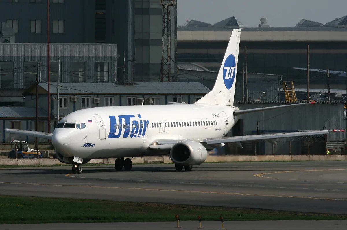 Ютэйр 803. Боинг 737 ютэйр. боинг 737-400. 737-400 utair. боинг 737 400 ютэйр.