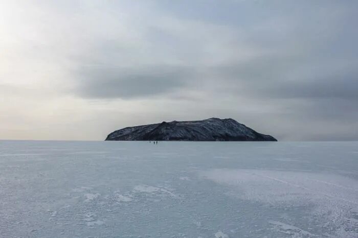 Остров недоразумения Охотское море. Остров Завьялова Охотское море. Остров недоразумения Магаданская область. \Остров в Охотском море Магаданской области.