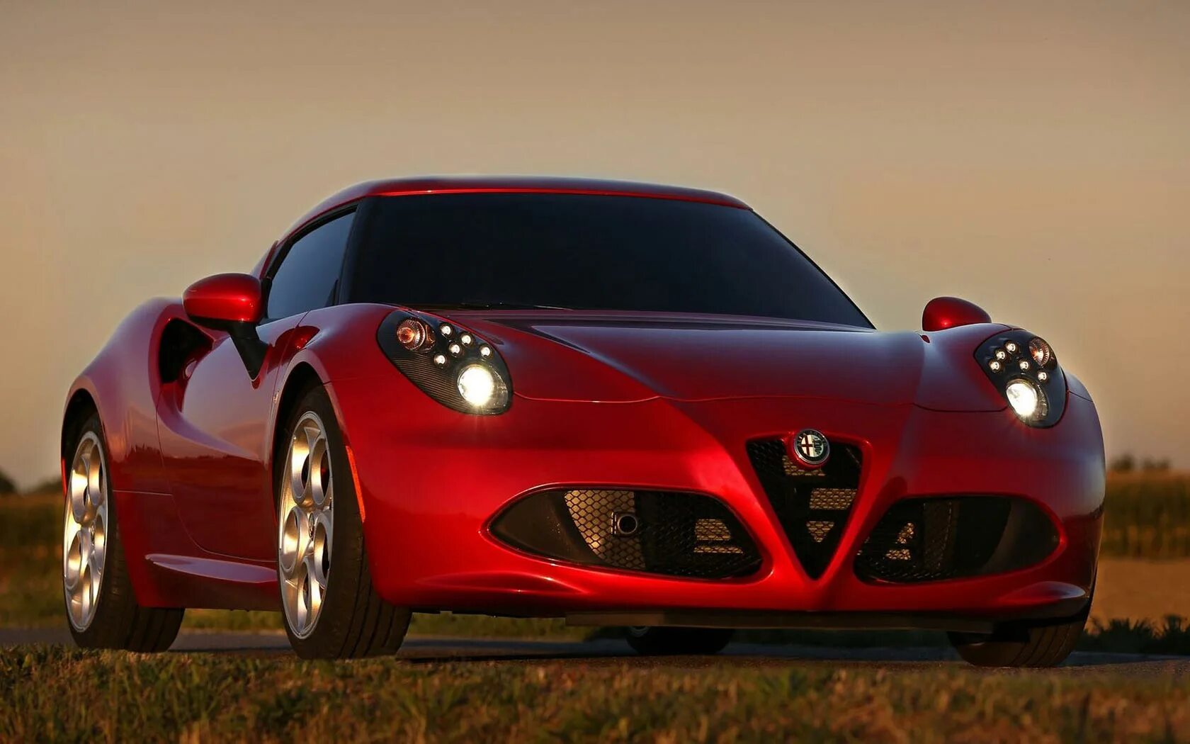Альфа ромео 5. 2014 Alfa Romeo 4c. Alfa Romeo 4c 2013. Alfa Romeo 4c Coupe. Машина Альфа Ромео 4с.