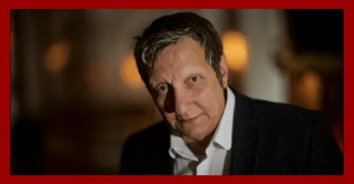 Робер лепаж мастер и маргарита театр наций. Robert lepage. Робер лепаж семья. Реж робер. Бертран лепаж.