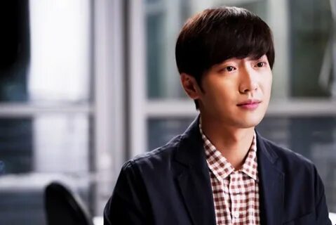 Ли Сан Ёп. играет по-детски невинного Юн ЧонУ. 