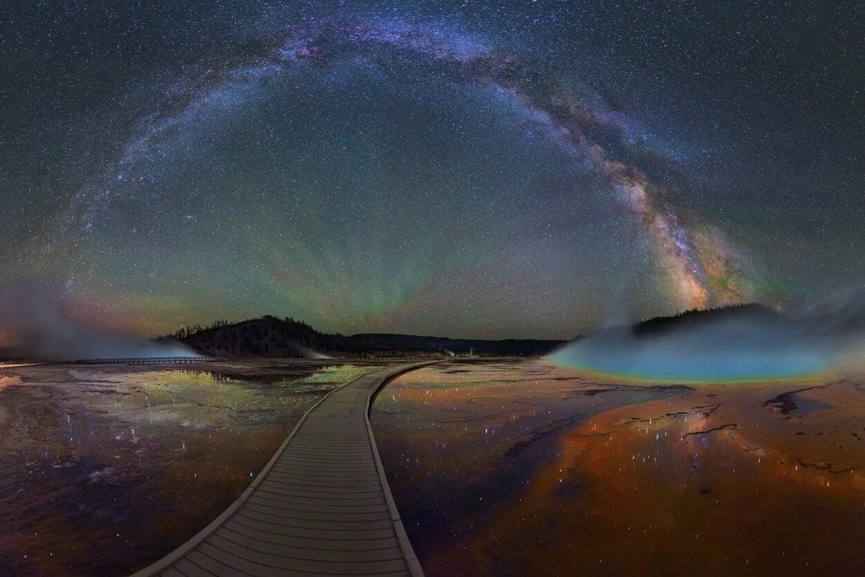 Космически невероятная. Йеллоустонский парк Млечный путь. Млечный путь Milky way. Что такое Млечный Млечный путь. Космический пейзаж.