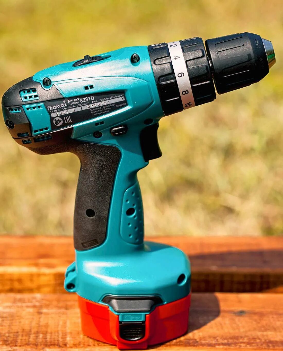 Аккумуляторная дрель-шуруповерт Makita. Makita 8281dwae. Шуруповерт 8281 DWAE. Аккумуляторная дрель Макита.